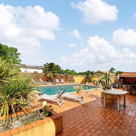 Amazing In With Kitchen Holiday home Le Temple (Gironde)